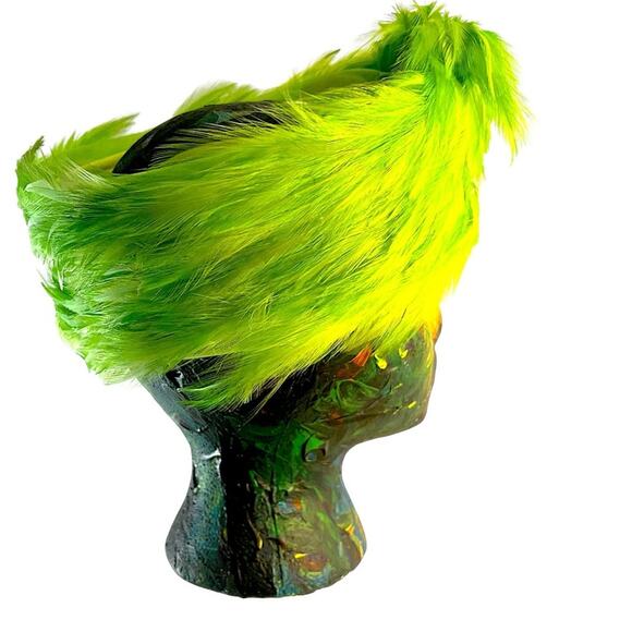 Vintage Lime Green Hat AccessoryVINTAGE LIME GREEN  FEATHERED HAT - Picture 10 of 13